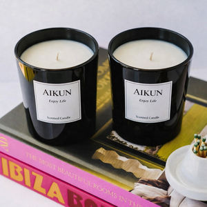 Bougie parfumée AIKUN en verre noir avec boîte personnalisée, parfum pomme et melon, pour une ambiance relaxante - Product Image 2