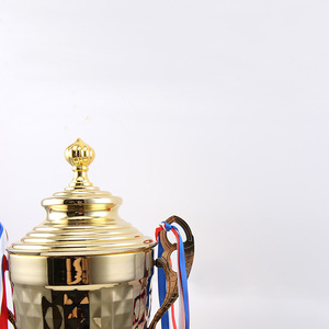 كأس كرة القدم العالمي طويل القامة مطلي بالذهب بجودة عالية - Product Image 3