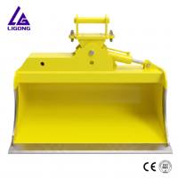 Bac inclinable de 48 pouces ±45° °   Ajustement d'angle hydraulique pour chargeuse-pelleteuse, conception d'accessoire polyvalent multi-usages pour mini-chargeuse
