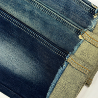 Tissu denim brut à faible rétrécissement (3 %), forme stable, texture slub non lavée, mélange coton-polyester, denim rigide