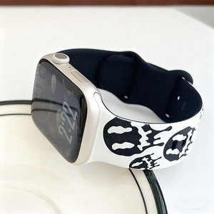 BEEFLYPOWER Nueva <span class=keywords><strong>Correa</strong></span> de Silicona Bicolor con Diseño de Halloween para <span class=keywords><strong>Apple</strong></span> <span class=keywords><strong>Watch</strong></span> Series 11 10 Ultra <span class=keywords><strong>2</strong></span> 49mm - Product Image 4