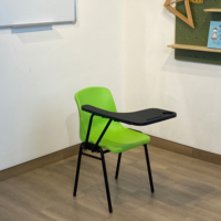 Ensemble de bureau et de chaise d'école en plastique moderne, vente chaude, design ergonomique empilable pour les étudiants, les enfants, la maison, le bureau