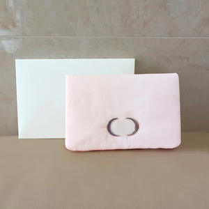 Nouvelle trousse de rangement cosmétique rose à rabat, un sac à maquillage souple pour la vente en gros. L'usine propose des échantillons gratuits et une livraison rapide - Product Image 2