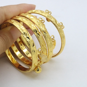 Braccialetto Trendy per Bambini in Rame Placcato Oro, Ipoallergenico, <span class=keywords><strong>con</strong></span> Stella Intagliata e Campanellini a Cuore - Product Image 2