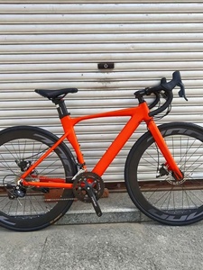 Bicicleta de Carretera de Aluminio de Alto Rendimiento, 27 Velocidades, 700C, Frenos de Disco Dobles, Llantas de Aleación de Aluminio de Doble Capa - Product Image 1