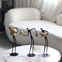 Sculpture Métallique Abstraite Fine en Forme d'Homme Tenant une Sphère Dorée, Statue de Table Minimaliste pour Salon, Bureau, Étude, Décoration OEM