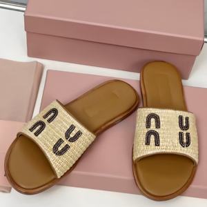 Sandales plates décontractées de luxe pour femme Miu, de haute qualité, antidérapantes, pour l'extérieur, collection été - Product Image 6