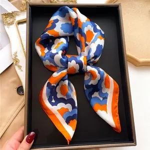 Wholesale Fashion Ladies Flower Printed Hair Wraps Silk Bandanas Foulard Femme Kerchief 70*70cm Polyester Silk Small Scarfs