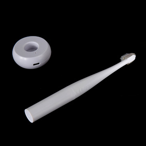 <span class=keywords><strong>Brosse</strong></span> <span class=keywords><strong>à</strong></span> dents <span class=keywords><strong>à</strong></span> lumière rouge rechargeable 604i avec 2 brossettes supplémentaires, thérapie par lumière rouge 620nm LED, vibration, FDA CE IPX6, soin des gencives sensibles/rétractées - Product Image 3