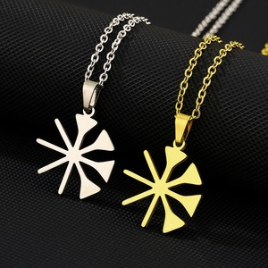 Venta caliente de acero inoxidable Pavo Real colgante collar accesorio de moda para hombres mujeres Luz de lujo estilo Yazidi - Product Image 1