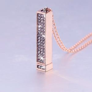 Collana Inspire Jewelry 2021 Ultima Novità con Ciondolo a Barra Retrattile Personalizzabile con Nome, per la Festa della Mamma e il Ringraziamento, Completamente Incastonata di Diamanti - Product Image 3