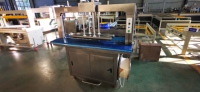Machine d'emballage automatique en carton ondulé avec moteur Delta PLC pour l'emballage en PP
