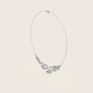 Collier rond en diamant à motif de feuille élégant, bijoux fins contemporains inspirés de la nature pour femmes - Product Image 3