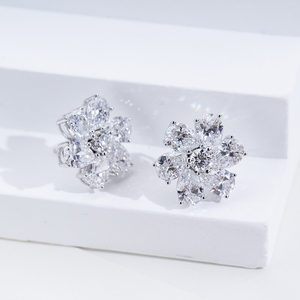 Boucles d'oreilles Messi Jewelry MSE-846 en or jaune 18 carats avec diamants ronds et en forme de poire pour femmes - Product Image 2