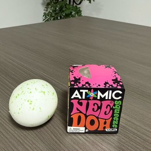 NeeDoh Snowball Crunch, Pelota Antiestrés, Juguete Sensorial con Sonido, Juguete para Aliviar la Ansiedad, Juguete para Apretar, Juguete para Aliviar el Estrés - Product Image 6