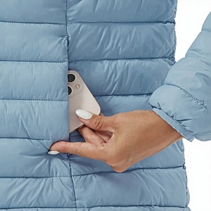 Veste matelassée en toile coupe-vent pour femme, manteau d'hiver à capuche, veste rembourrée avec logo tissé pour femme - Product Image 4