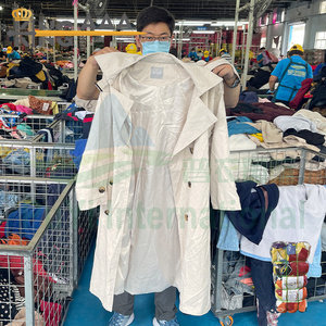 Abrigo cortavientos para mujer tipo grande 100kg ropa de segunda mano abrigo antipolvo ropa usada Japón - Product Image 1