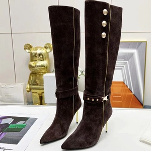 Botas de tacón de aguja de lujo personalizadas para mujer, de gamuza, con punta, hasta la rodilla, de cuero, con hebillas decorativas, botines largos, tacones finos de metal. - Product Image 2
