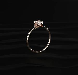Impresionante Anillo de Compromiso con Diamantes de Corte Princesa y Tallo Dividido, Clásico Anillo de Compromiso con Diamantes y Moissanita para Mujer - Product Image 3
