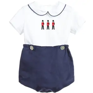 Оптовая продажа, бутики, летние испанские комплекты одежды для маленьких мальчиков, футболки с вышивкой и шортами с воротником Питер Пэн, костюм для малышей