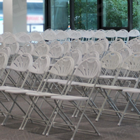 Chaises de mariage Offre Spéciale jardin intérieur extérieur en plastique pliable blanc avec dossier en éventail chaises pliantes pour événements