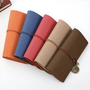 Cahier de carnet de voyage A6 avec logo personnalisé Cahier de planification Feuille de lin Faux cuir souple Horloge vierge Pendentif décoratif École à feuilles mobiles - Product Image 1