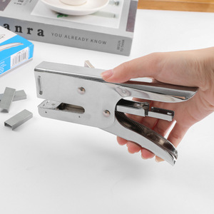 Engrapadora Plateada Multiusos Grande y Simple, Diseño Metálico Manual para Oficina o Estudiantes - Product Image 1