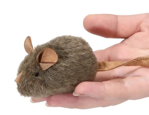 צעצוע חתולים אינטראקטיבי בצורת עכבר, ידידותי לסביבה, עם צליל אלקטרוני, עיצוב עכבר אמיתי, למשחק ופעילות של חתולים בבית. - Product Image 1