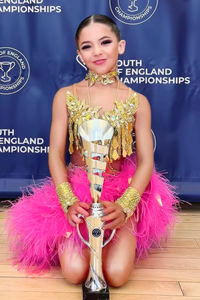 Costume <span class=keywords><strong>de</strong></span> danse latine Vennystyle - Bretelles spaghetti Jupe à plumes en cristal Matériel en spandex/coton Style <span class=keywords><strong>de</strong></span> robes pour filles adultes - Product Image 6