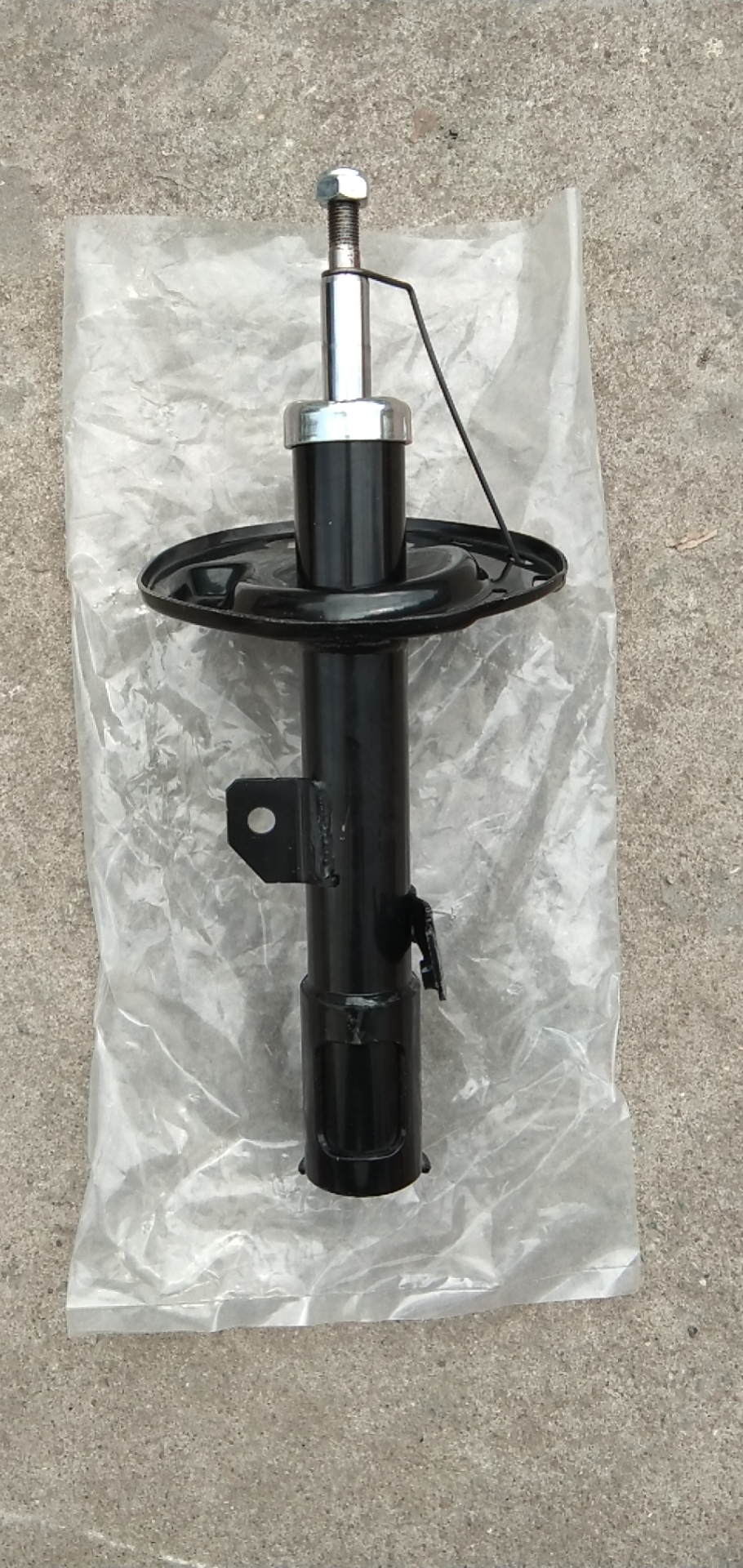 New Xin Sande Front Left Shock Absorber for Toyota VOXY/NOAH ZRR7