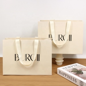 Sacchetti di carta di lusso stampati personalizzabili per abbigliamento Boutique di moda Business con manico incorporato - Product Image 1