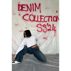 Jeans larges bleu marine pour femmes, pantalons en denim 100% coton, style simple, collection SS24 - Product Image 2