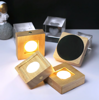 Vente en gros de source de lumière LED veilleuse boule de cristal ronde tableau de diffusion base en bois lampes de table alimentées par USB pour chambre à coucher