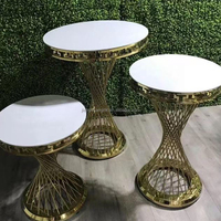 Meistverkaufter Neuzugang Luxuriöser Moderner Einfacher Hochzeits-Dekorations-Blumenkuchenständer Tisch aus Edelstahl Gold mit Glas-/MDF-Oberfläche