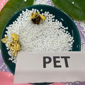 Copos de PET Verdes/Blancos Lavados en Caliente - Product Image 6