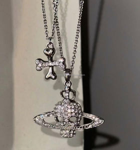 Vvivi Enne West Woods Collier en alliage en forme de crâne style punk, pendentif décoratif de la plus haute qualité - Product Image 3