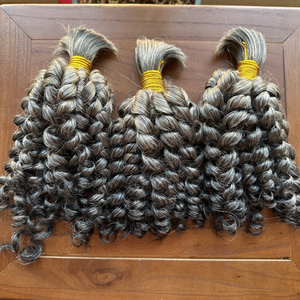 <span class=keywords><strong>Capelli</strong></span> umani vergini in ciocche, colore 1B grigio <span class=keywords><strong>sale</strong></span> e pepe, texture riccia per intrecciare. - Product Image 1