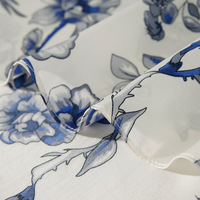 Foulard carré en soie de mûrier, élégant imprimé floral, bandana en satin de soie, écharpe polyvalente pour femme, idéal pour les tenues quotidiennes ou comme cadeau