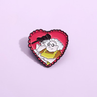 En gros, Broches et badges en métal et alliage, motifs dessins animés, séries TV créatives, souvenirs de mode, broches couple amour rouge pour vêtements