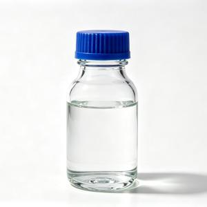 Eau distillée de haute pureté, liquide incolore, eau déionisée pour la formulation cosmétique, les soins de la peau et la fabrication de produits aromatiques - Product Image 1