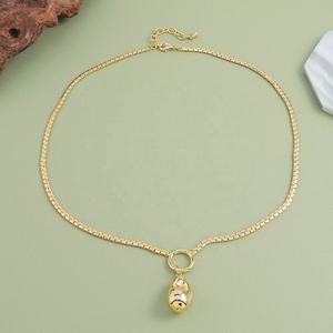 Collar Minimalista <span class=keywords><strong>de</strong></span> Moda para Mujer con Colgante Piramidal <span class=keywords><strong>de</strong></span> Oro <span class=keywords><strong>de</strong></span> 18K y Cadena <span class=keywords><strong>de</strong></span> Latón Chapado, Estilo Versátil y Exclusivo - Product Image 3