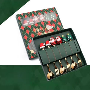 Set di Lusso Promozionale Natalizio con Forchette e Cucchiai a Tema Babbo Natale, Set da Sei Pezzi in Titanio Rosso con Scatola Regalo in Pelle PU e Logo Personalizzato - Product Image 2