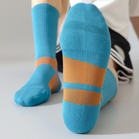 Chaussettes de basketball respirantes en coton pour hommes, absorbant la transpiration, avec motif lettres et logo sur le bord, pour jeunes et adultes, saison automne