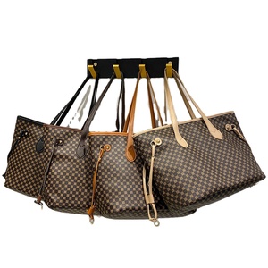 Nouveauté 2026 HK : Sacs fourre-tout noirs mignons et tendance pour femmes, grande capacité, sacs à <span class=keywords><strong>main</strong></span> et sacs à bandoulière en PU pour femmes, vente en gros - Product Image 1