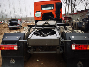 Camión Tractor Usado Sinotruk Euro2 Diésel 6X4 con Volante a la Izquierda, HOWO de 10 Ruedas, Capacidad de Carga de 21-30T, 371hp, Cámara Trasera de 360° - Product Image 4