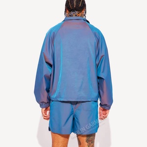 Ensemble de survêtement pour homme en nylon avec veste réfléchissante dégradée et short coupe-vent - Product Image 5