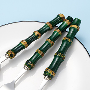 Set di posate in bambù e acciaio inossidabile 304, verde bambù, di alta estetica, stile occidentale di lusso leggero, con coltello, forchetta, cucchiaio e forchettina da dessert, con manico in legno - Product Image 3