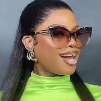 2025 Sexy dames Y2K oeil de chat dégradé lunettes de soleil femmes hommes Vintage lunettes de soleil luxe concepteur Punk rose coloré creux nuances