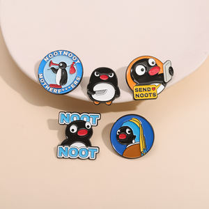 Niedliche Pingu Brosche Kleidung Zubehör Vielseitige Accessoires Metall Abzeichen zurück Verpackung Zubehör Kinder Weihnachts geschenk - Product Image 3