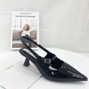 Luxury Gold PU Shiny Leather Upper Simple Design Ladies Fancy Flat Sandal Shoes Women Sling Back Heels Sandals For Sexy Ladies